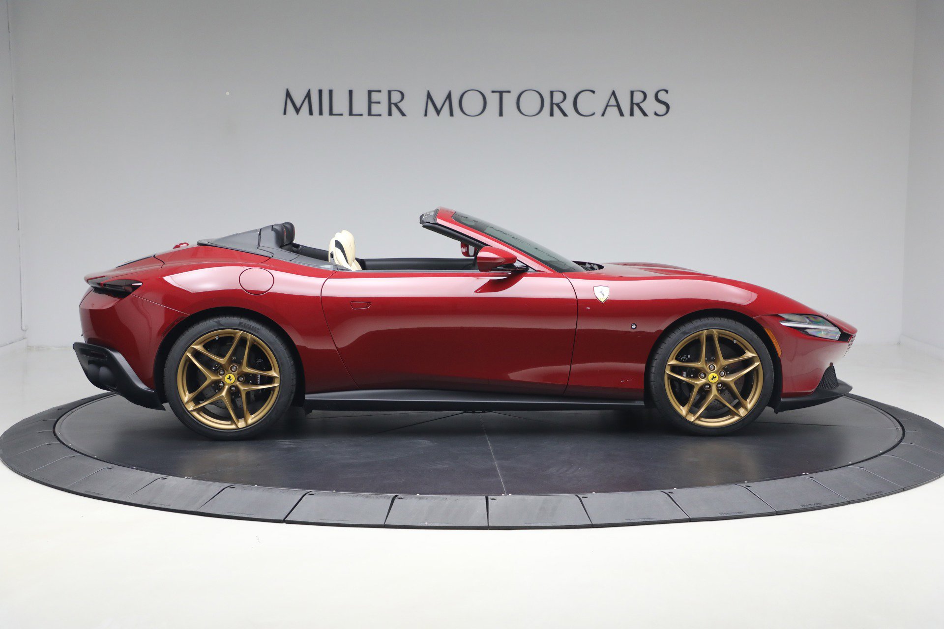 Certified 2025 Ferrari Roma Spider RWD image 10
