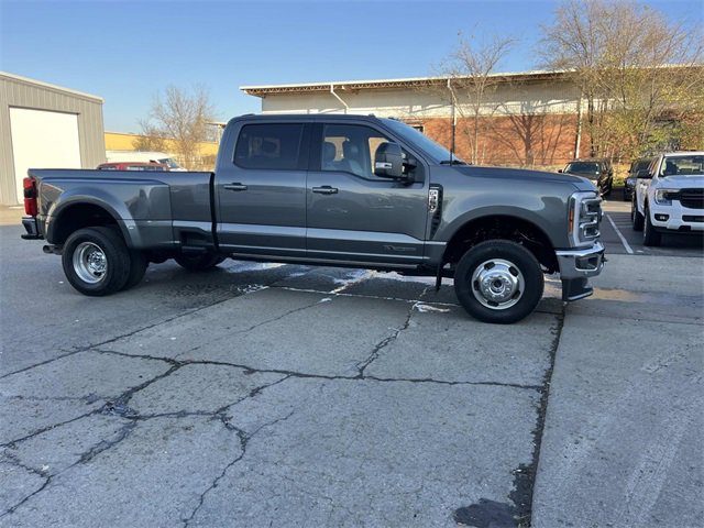 Used 2025 Ford F350 Lariat w/ Lariat Ultimate Package image 2