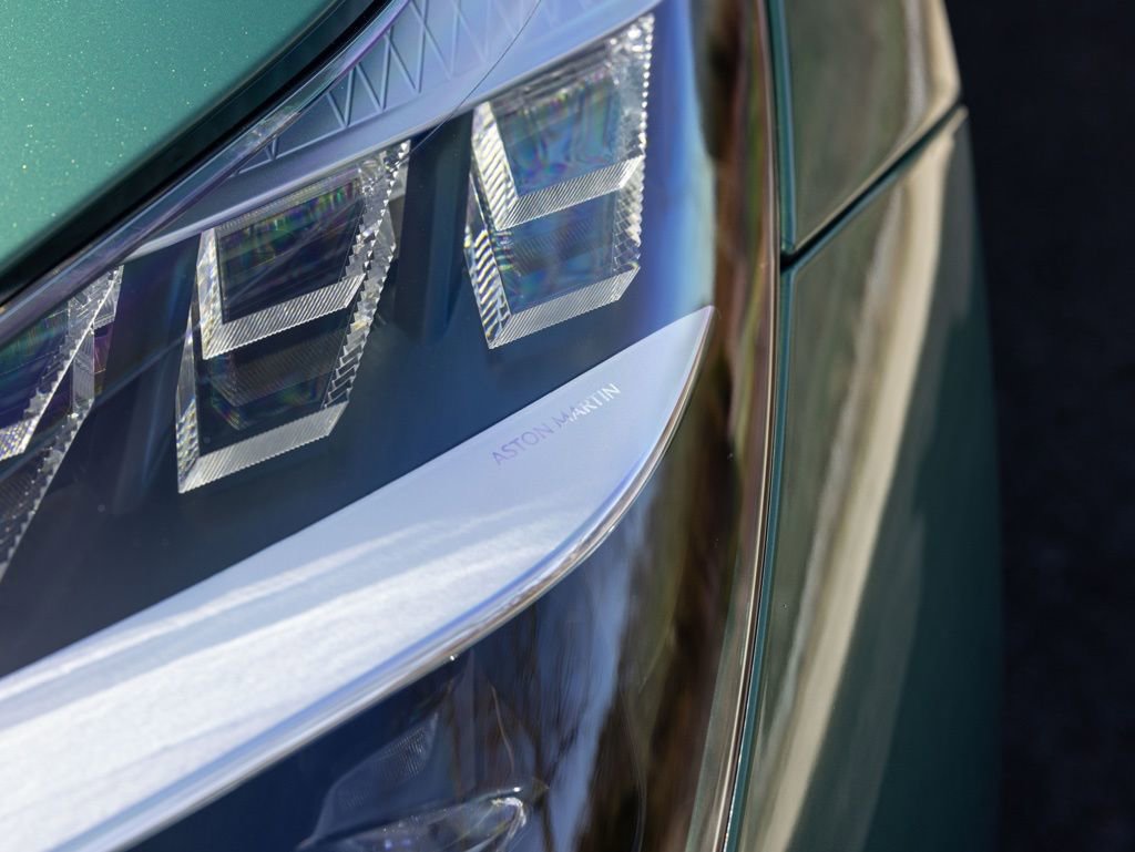 Used 2025 Aston Martin DB12 Volante image 18