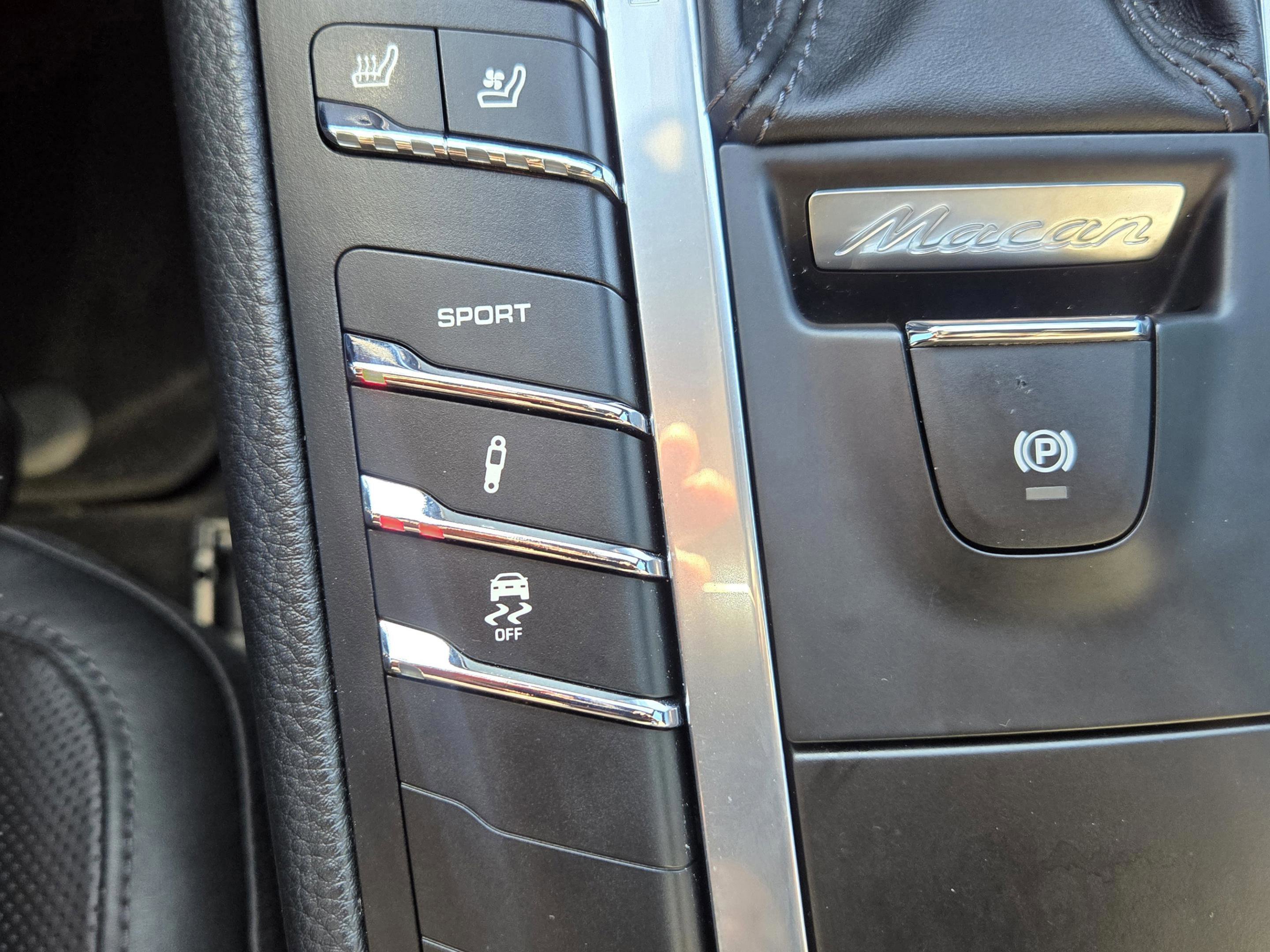 Used 2018 Porsche Macan Turbo image 15