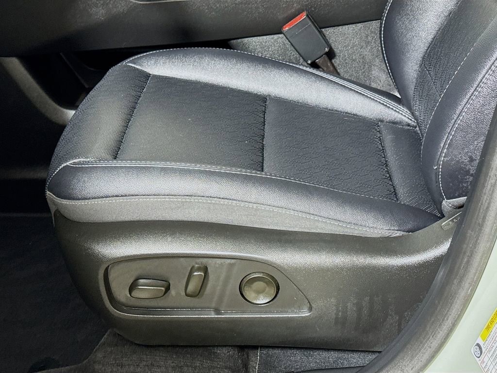 Used 2025 Chevrolet Equinox LT w/ Convenience Package II FWD image 17