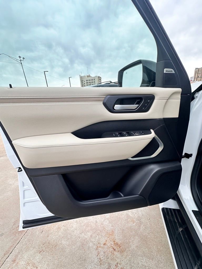 New 2026 Nissan Armada Platinum Reserve image 22