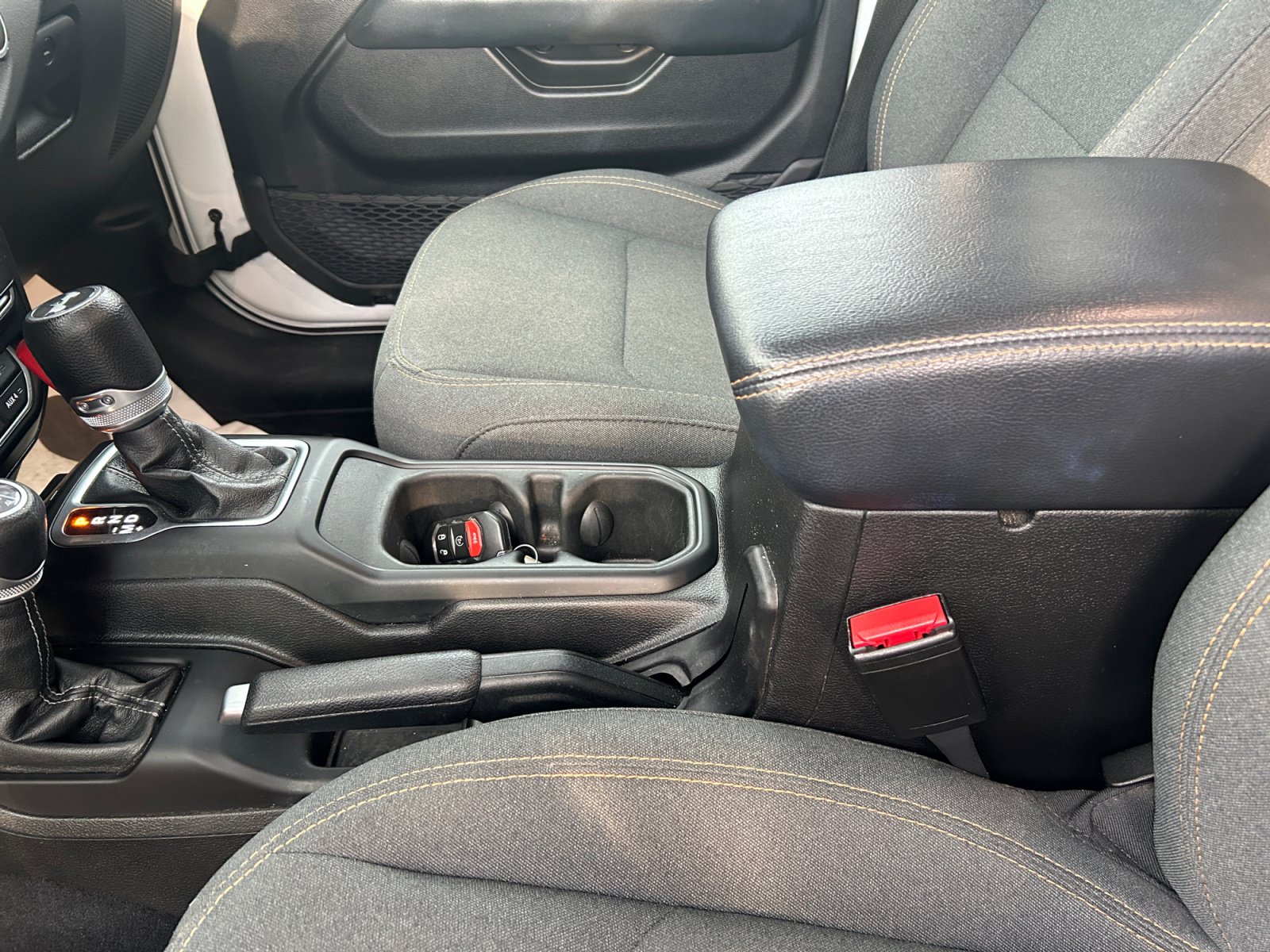 Used 2024 Jeep Wrangler Unlimited Sahara AWD/4WD image 15