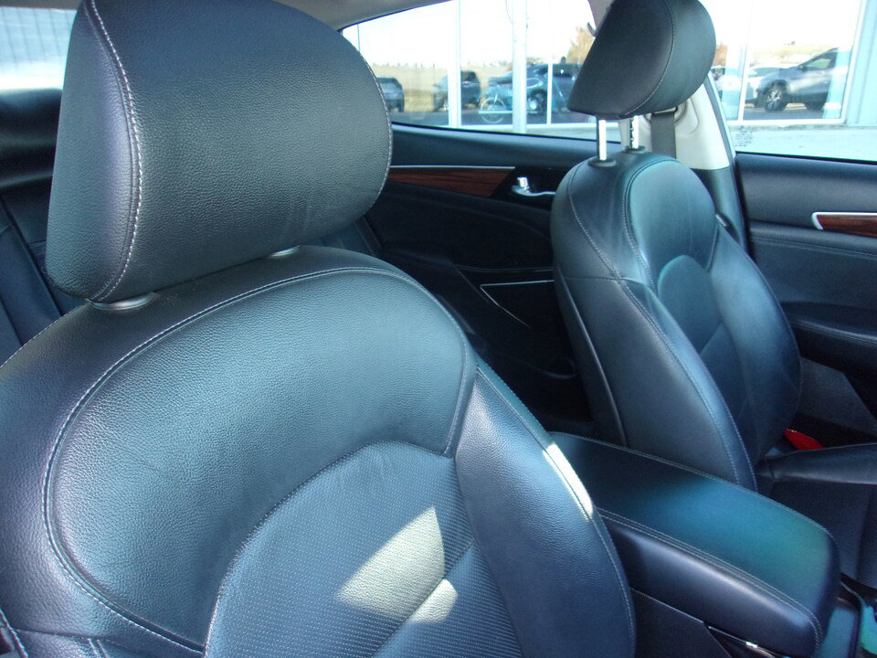 Used 2018 Kia Cadenza Technology image 10