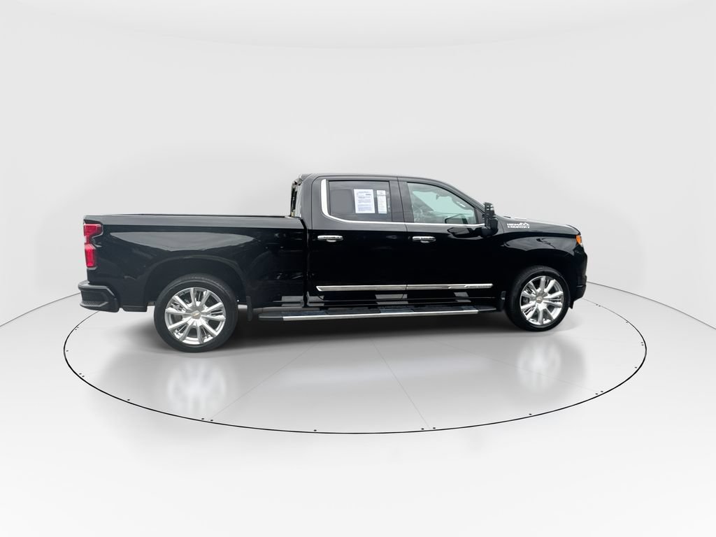 Used 2025 Chevrolet Silverado 1500 High Country w/ High Country Premium Package AWD/4WD image 9