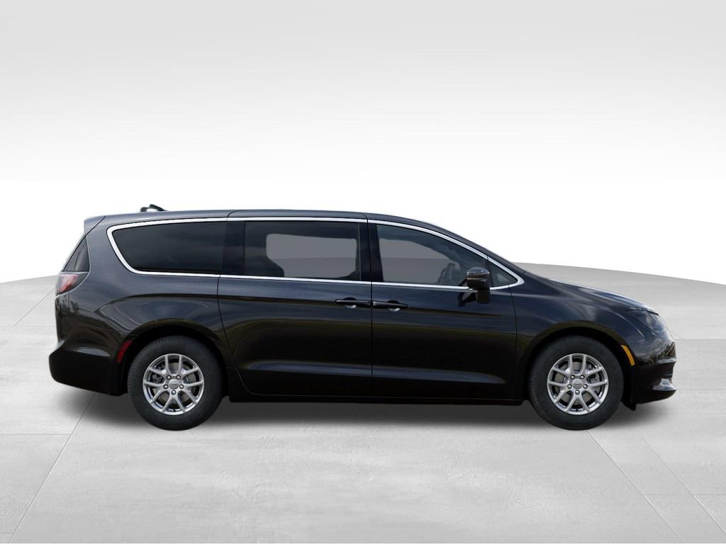 Used 2026 Chrysler Voyager LX FWD image 23