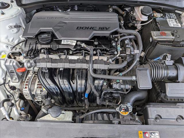 Used 2021 Hyundai Elantra Limited image 24