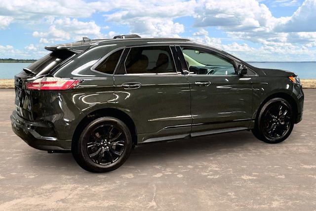Used 2022 Ford Edge SE w/ Black Appearance Package