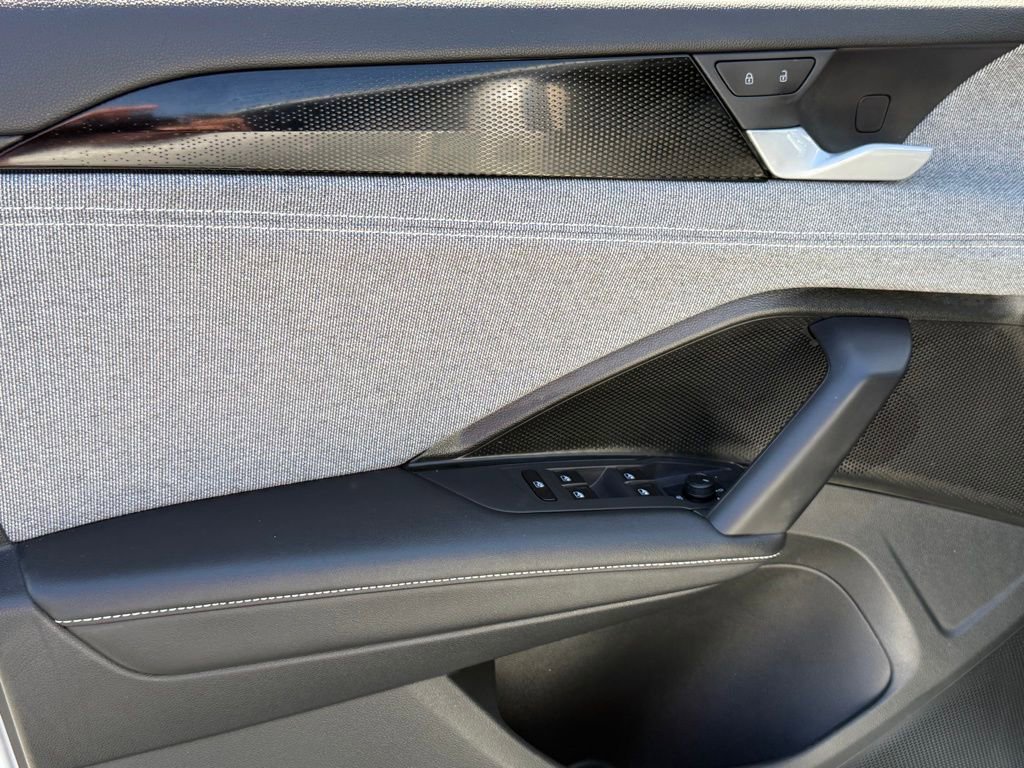 Used 2025 Volkswagen Tiguan S w/ 18" Wheel Package image 12