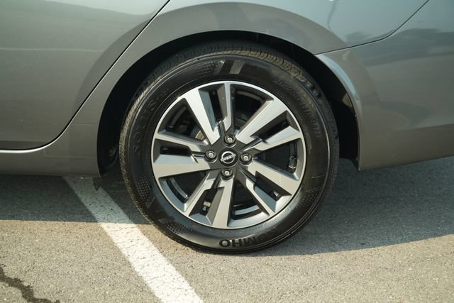 Used 2025 Nissan Versa SV FWD image 43
