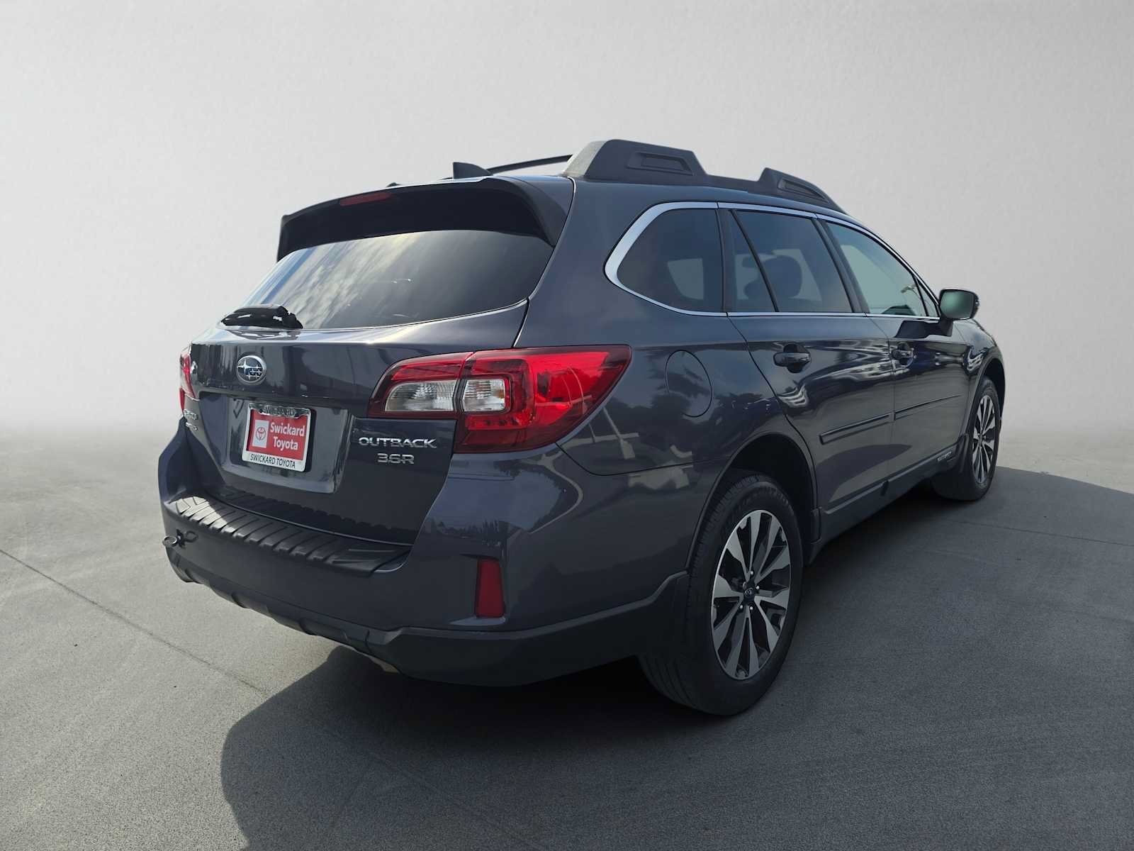 Used 2017 Subaru Outback 3.6R Limited w/ Popular Package #5 AWD/4WD image 3