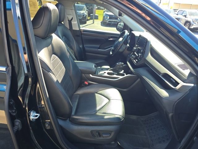 Used 2021 Toyota Highlander XLE FWD image 49