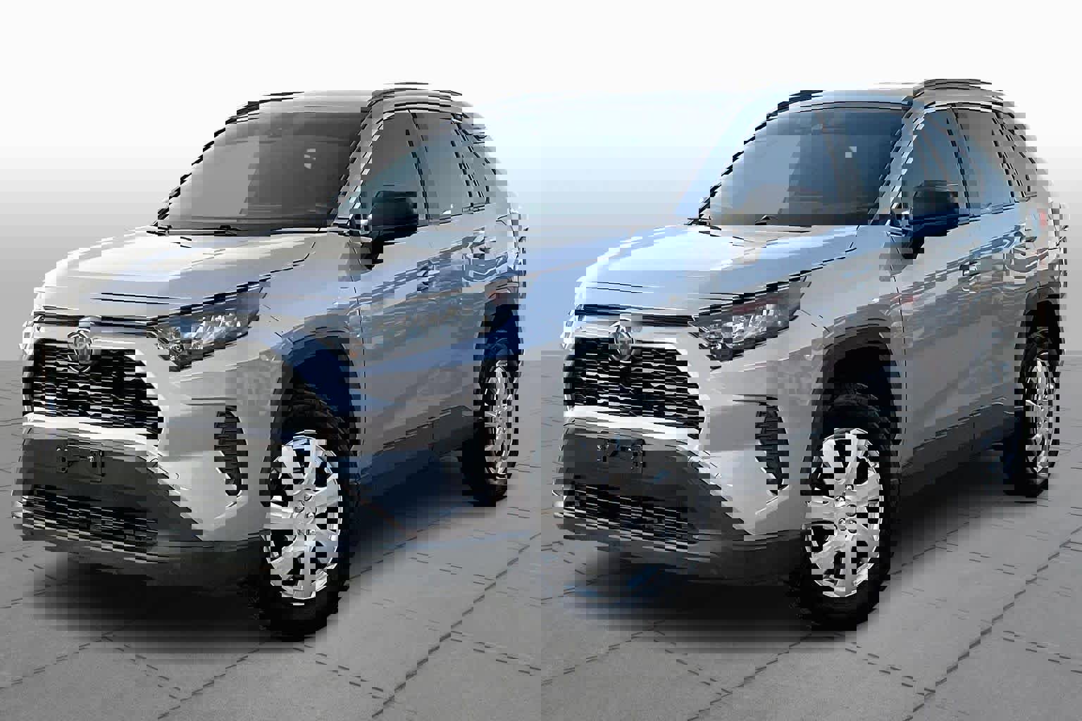 Used 2019 Toyota RAV4 LE image 3