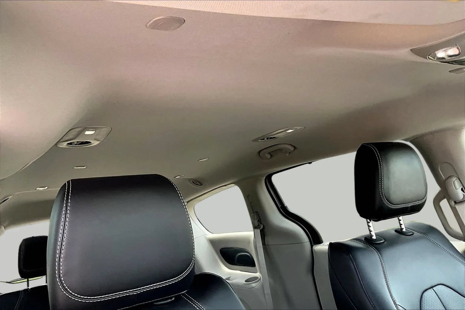 Used 2024 Chrysler Pacifica Touring-L FWD image 25