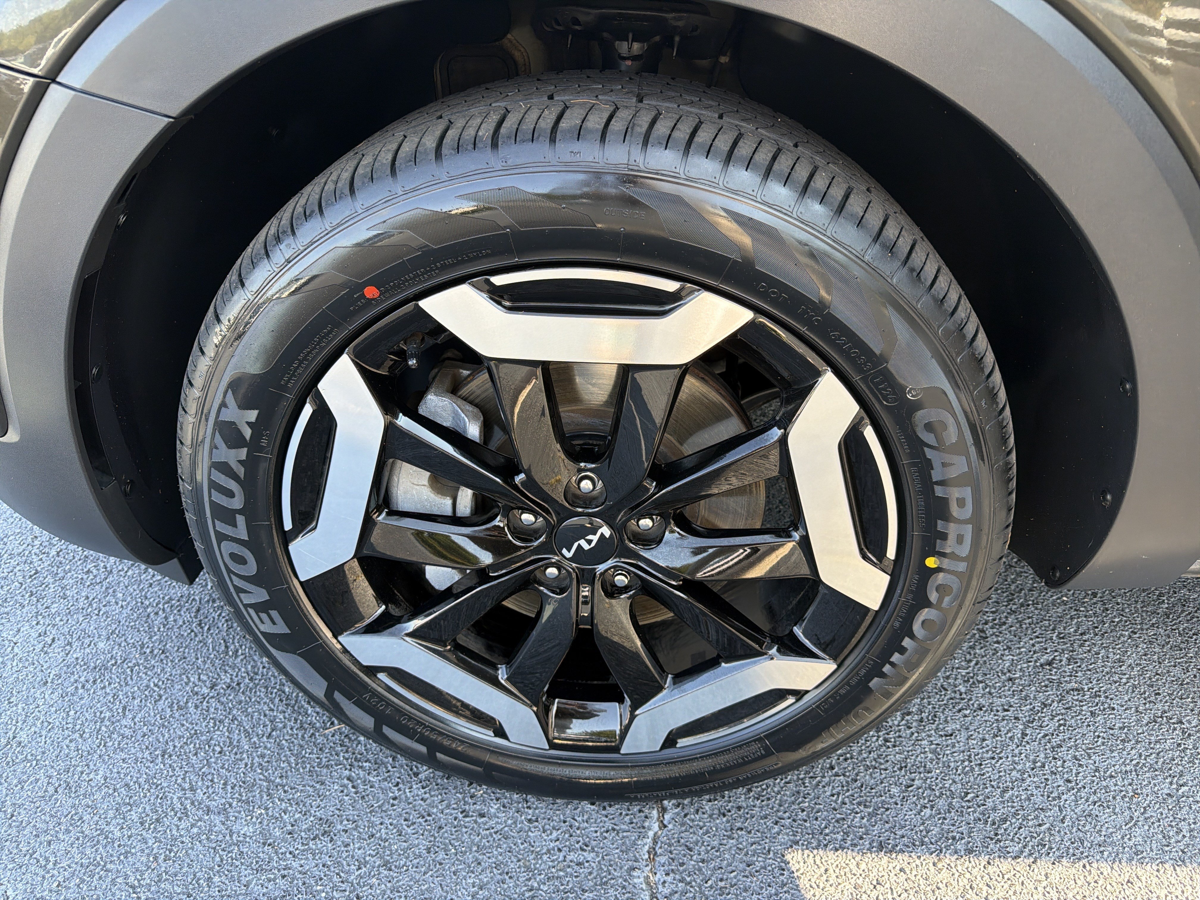 Used 2023 Kia Telluride EX w/ EX Captain's Chair Package FWD image 29