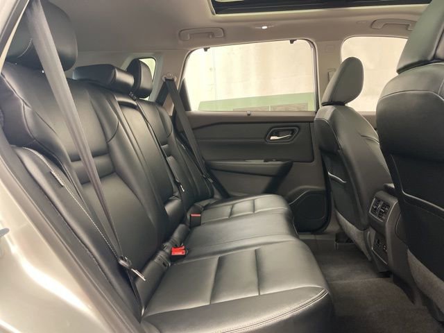 Used 2022 Nissan Rogue SL w/ SL Premium Package image 15