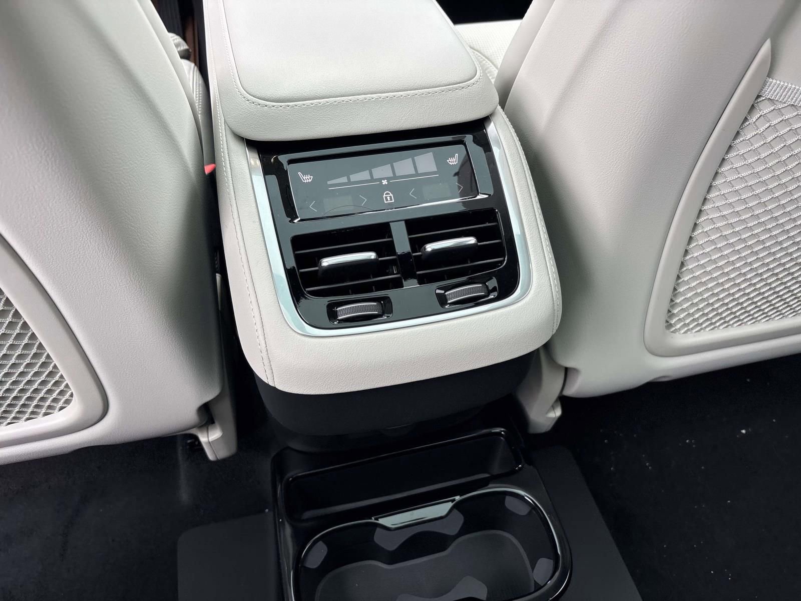New 2026 Volvo XC90 B6 Ultra w/ Protection Package Premier AWD/4WD image 32