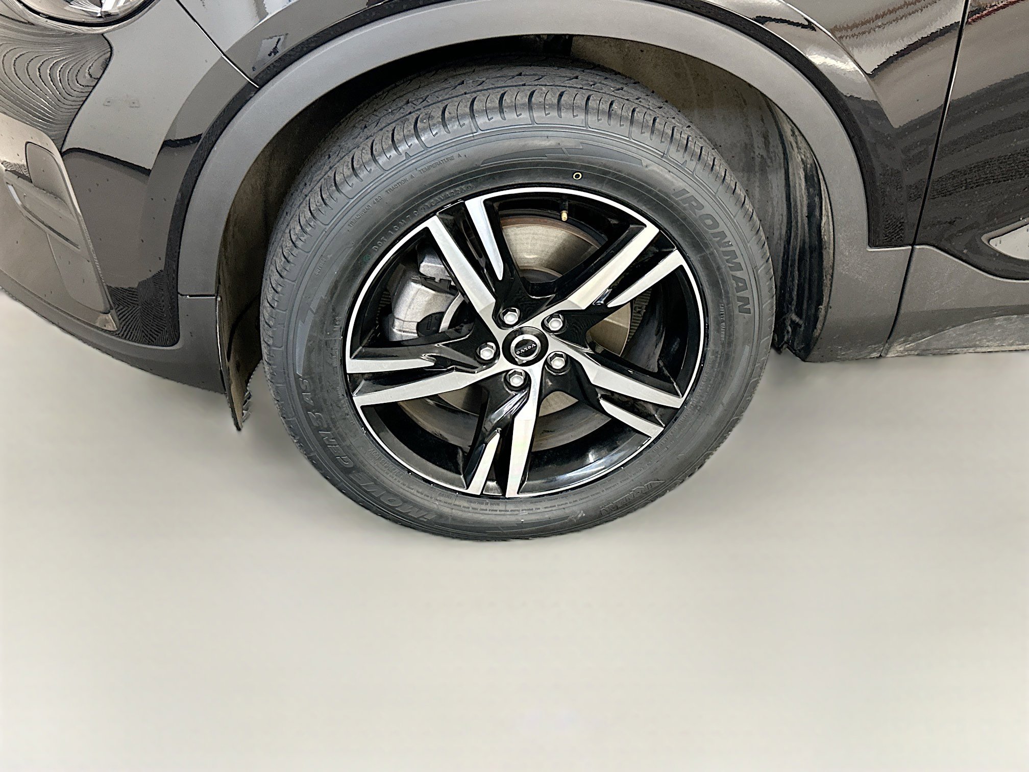 Used 2025 Volvo XC40 B5 Core image 11