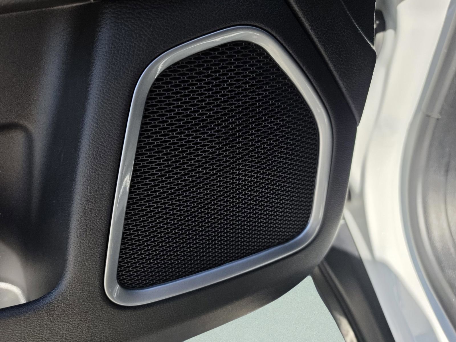 Used 2025 Jeep Compass Sport image 21