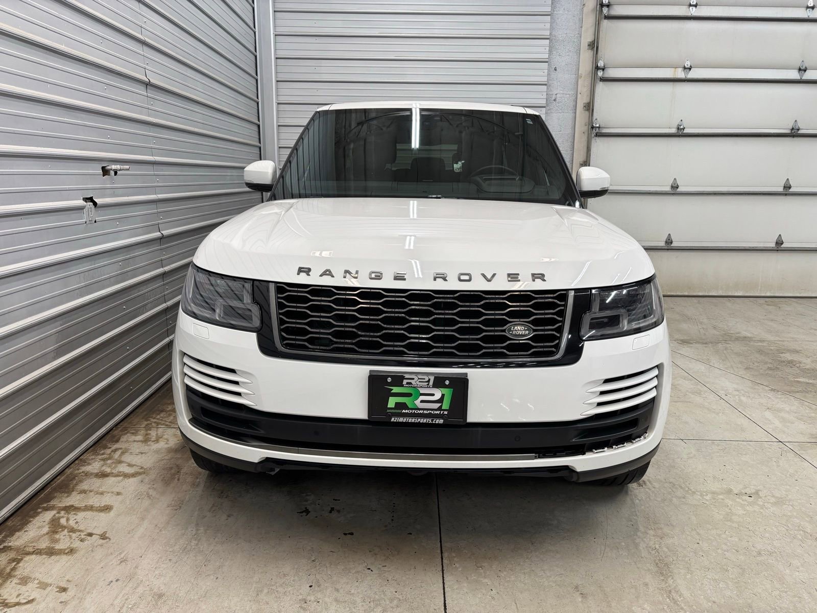 Used 2018 Land Rover Range Rover image 2