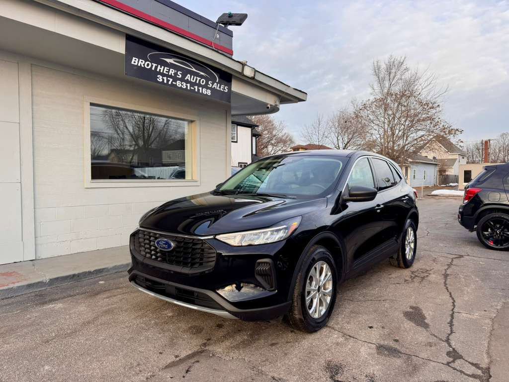Used 2023 Ford Escape Active image 1