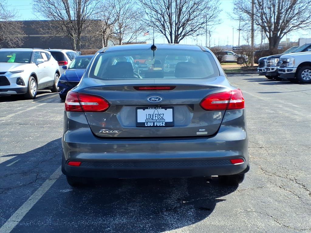 Used 2018 Ford Focus SE w/ SE Appearance Package image 29