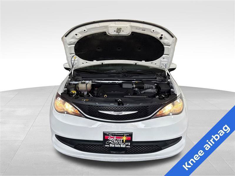 Used 2023 Chrysler Voyager LX FWD image 11