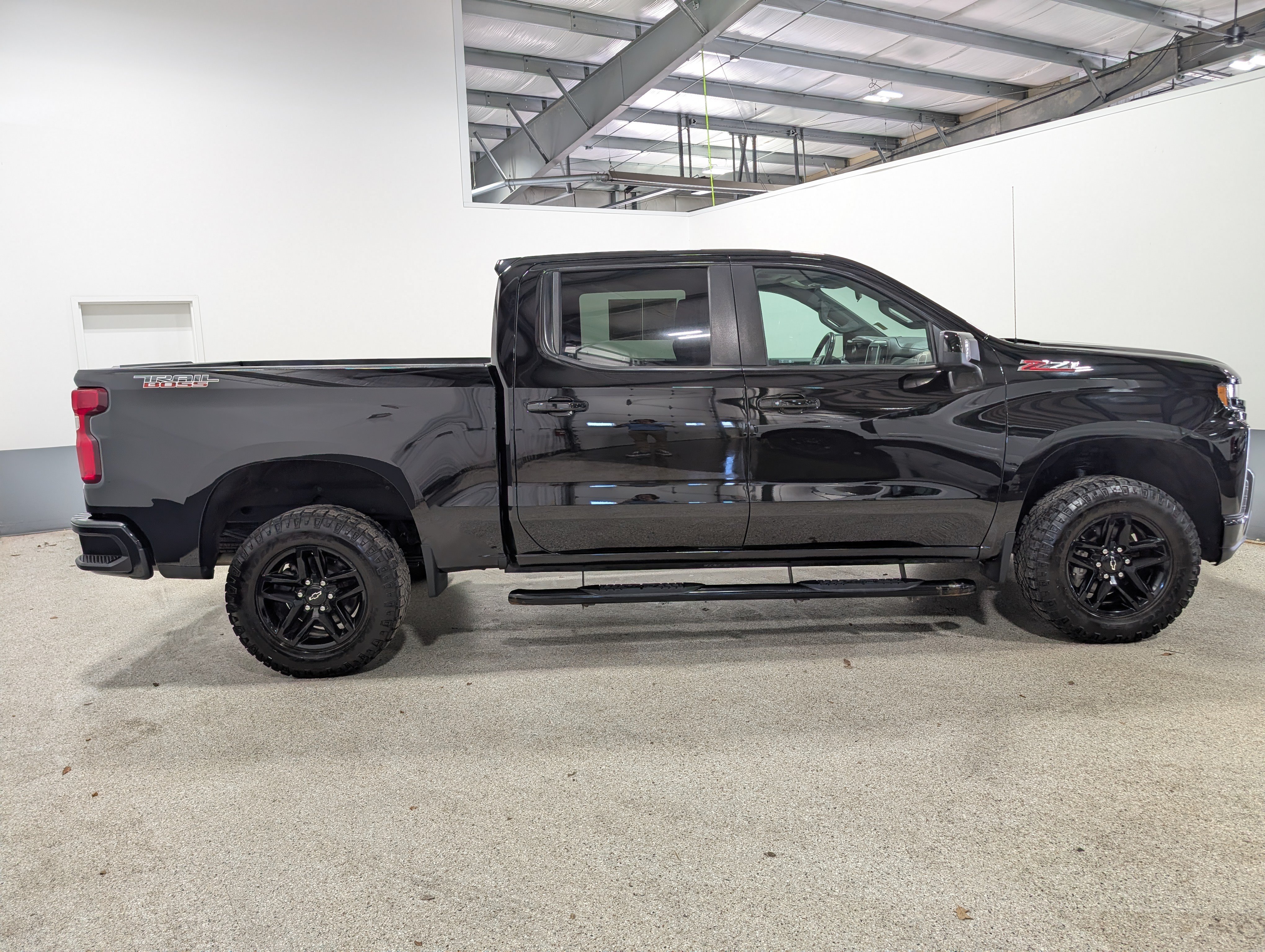 Used 2022 Chevrolet Silverado 1500 LT Trail Boss w/ Safety Package AWD/4WD image 2