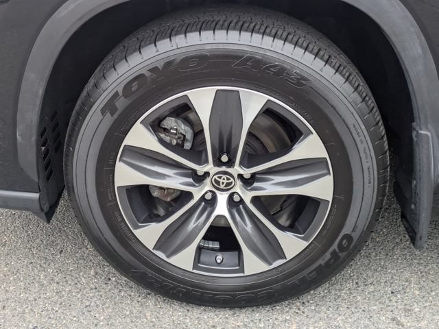 Used 2024 Toyota Highlander XLE AWD/4WD image 14