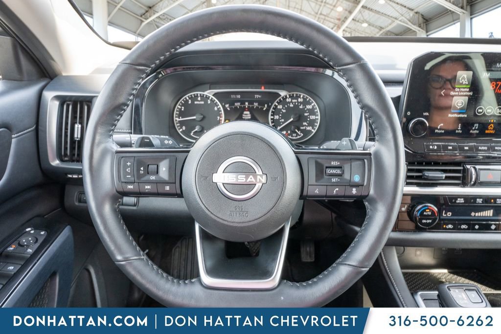 Used 2025 Nissan Pathfinder SL image 6