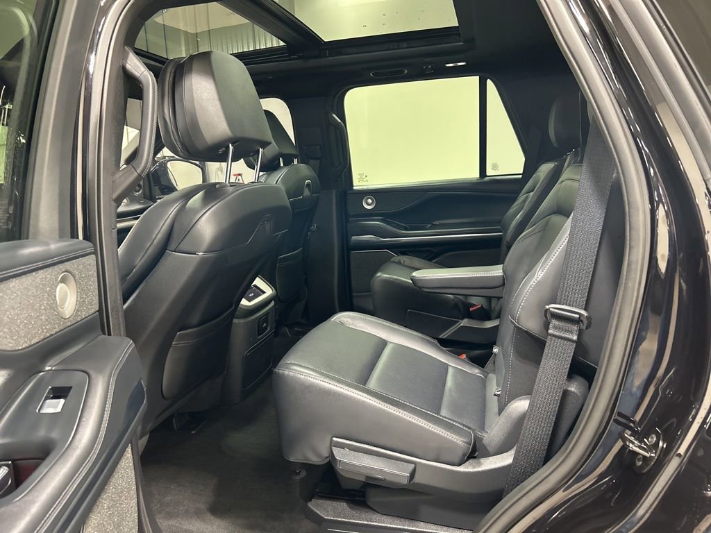 Used 2025 Lincoln Navigator Reserve w/ Jet Appearance Package image 28