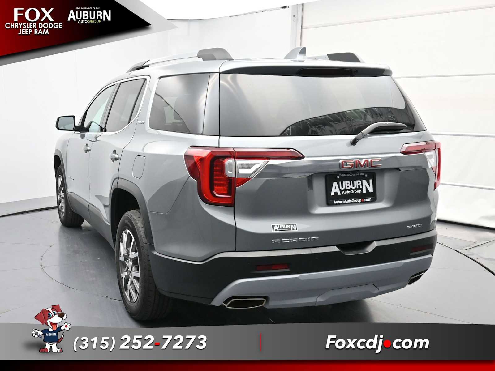 Used 2023 GMC Acadia SLE w/ Driver Convenience Package image 9