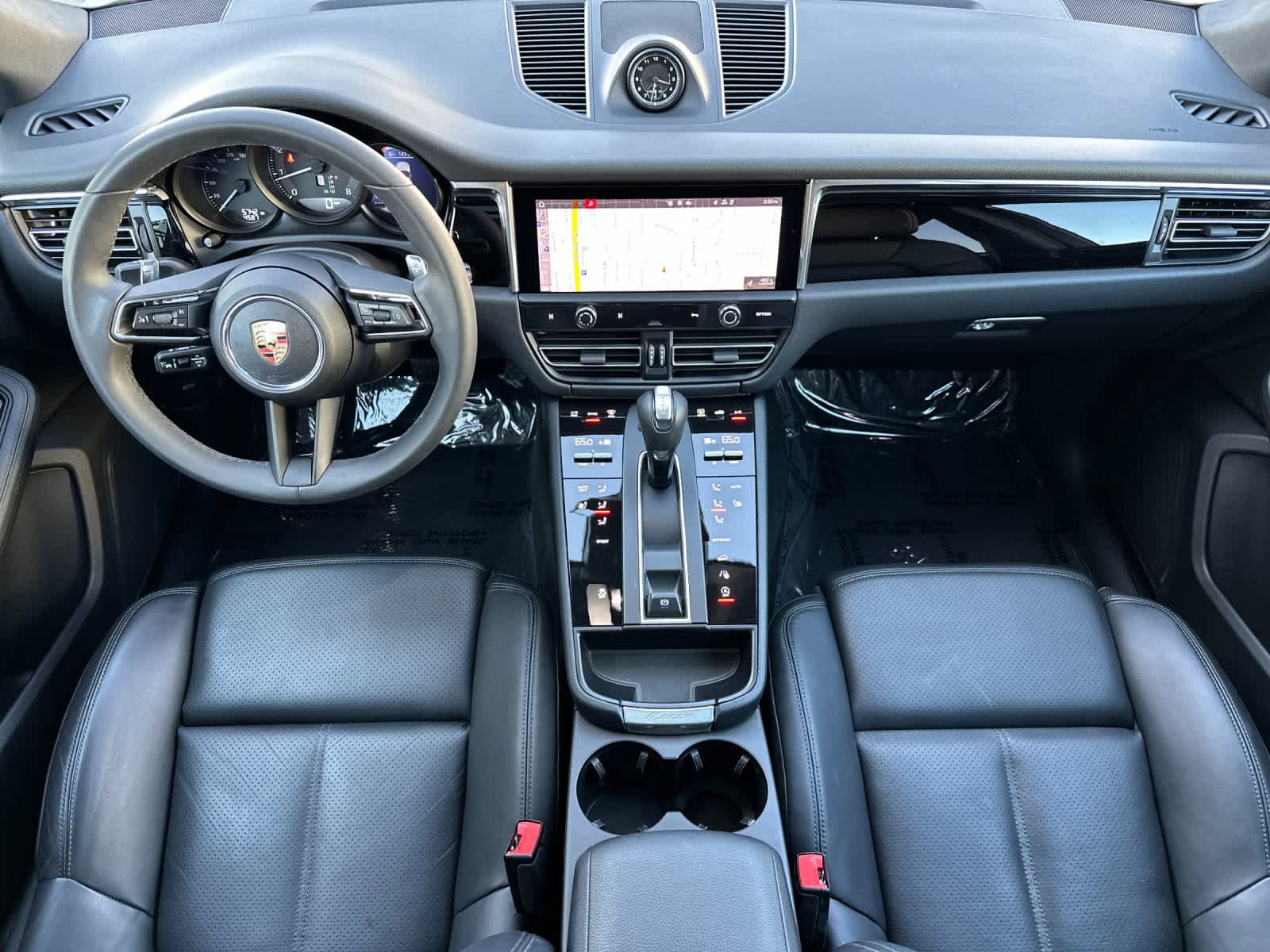 Certified 2025 Porsche Macan AWD/4WD image 6