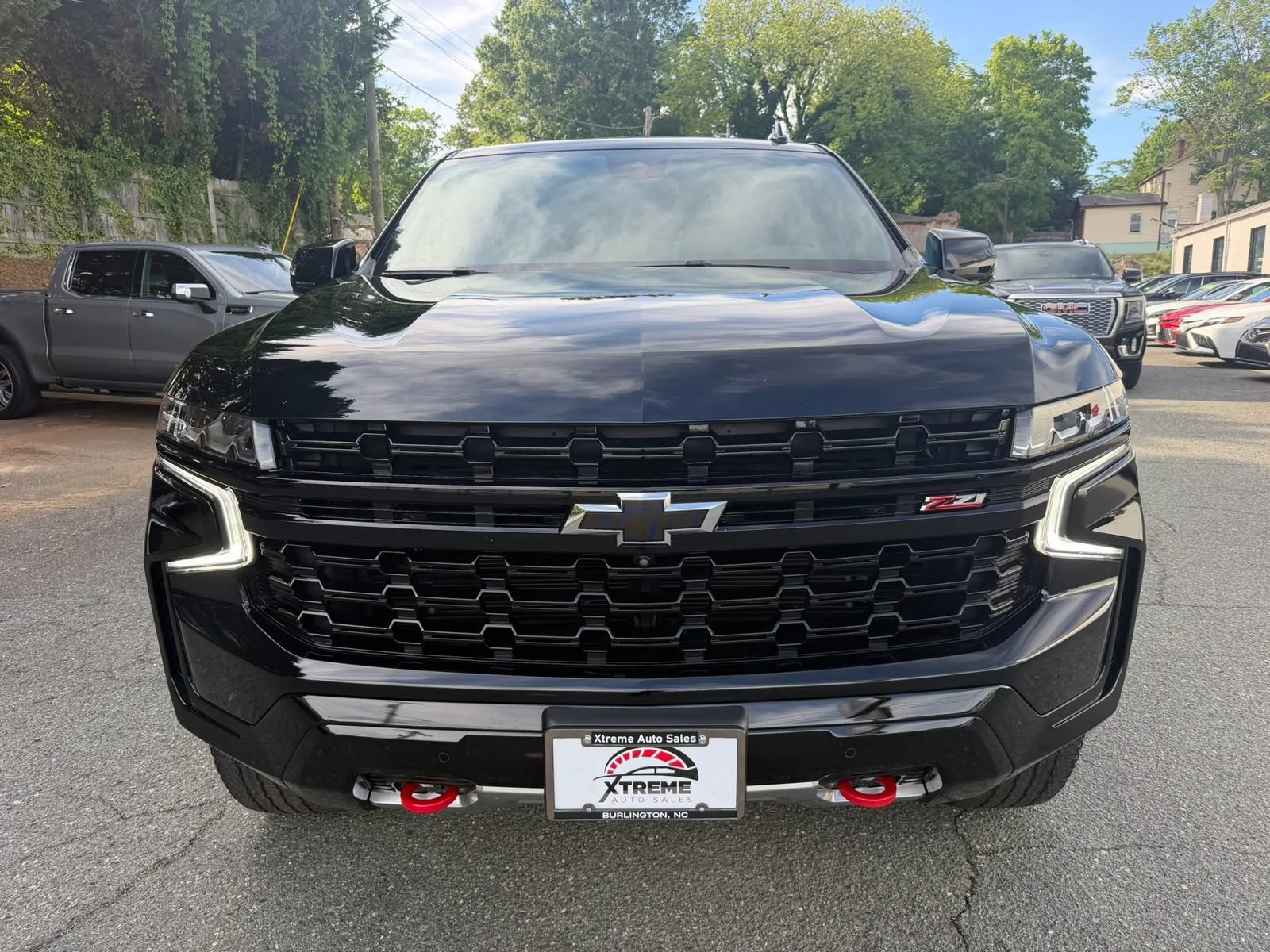 Used 2023 Chevrolet Tahoe Z71 w/ Luxury Package AWD/4WD image 4
