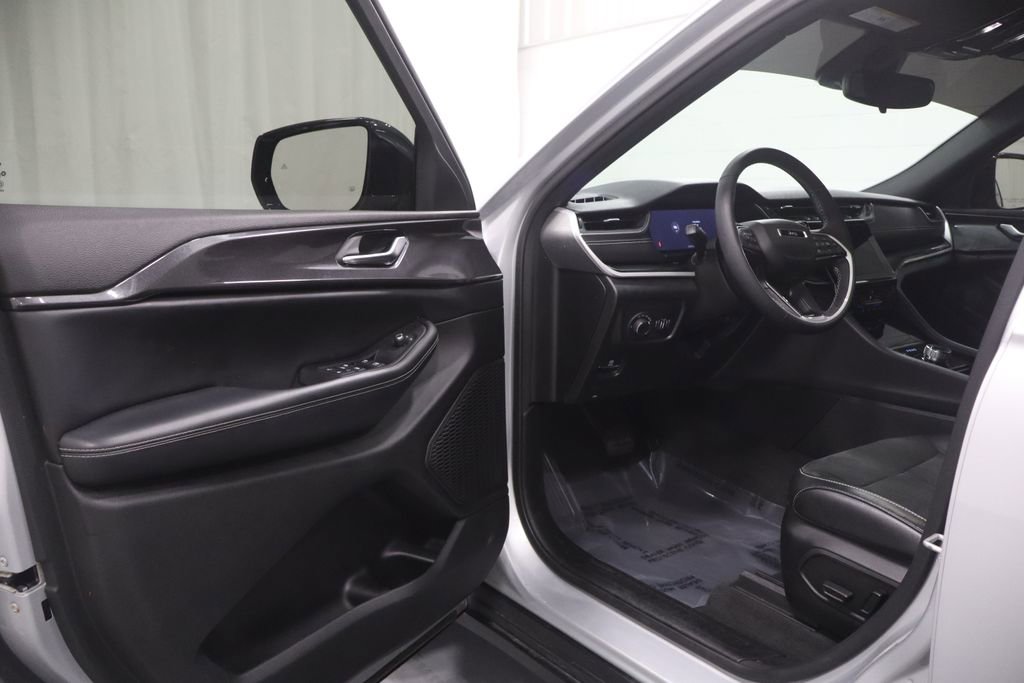 Certified 2023 Jeep Grand Cherokee Altitude image 10