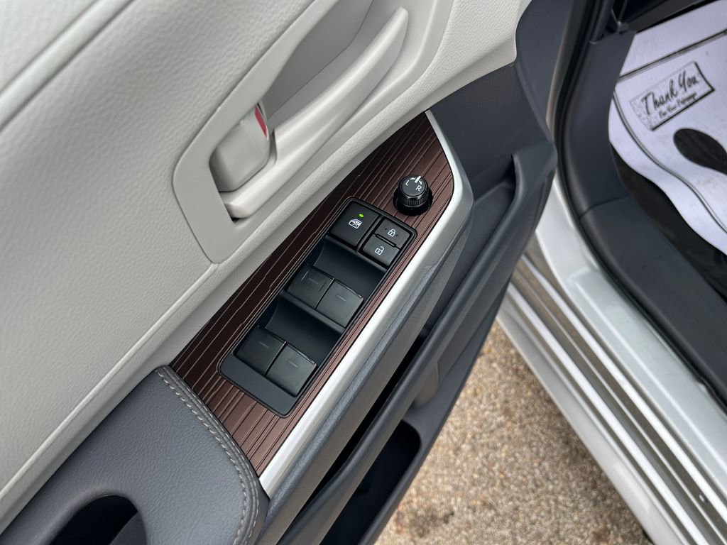 Certified 2024 Toyota Sienna LE image 12