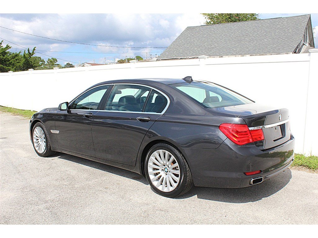 Used 2012 BMW 750Li w/ Luxury Seating Pkg image 5