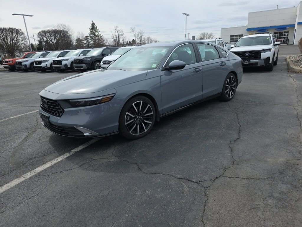 Used 2023 Honda Accord Touring image 3