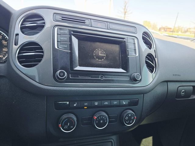 Used 2016 Volkswagen Tiguan S image 8