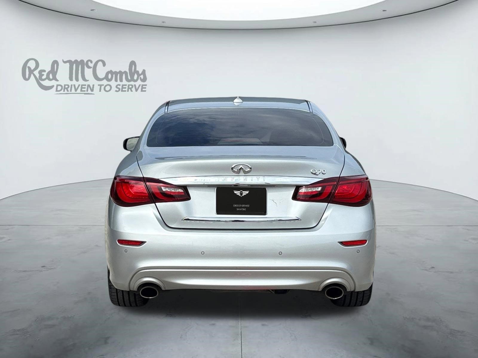 Used 2015 INFINITI Q70 3.7 w/ Deluxe Touring Package RWD image 4