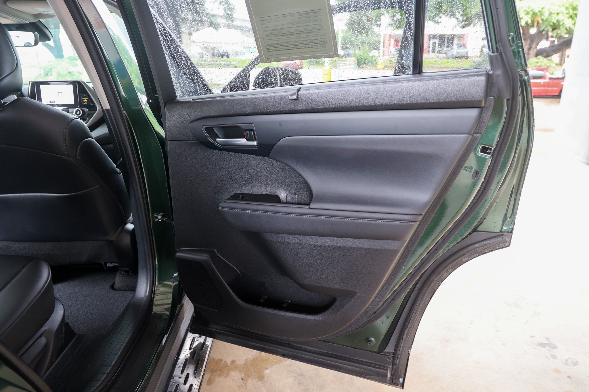 Used 2023 Toyota Highlander XLE FWD image 43