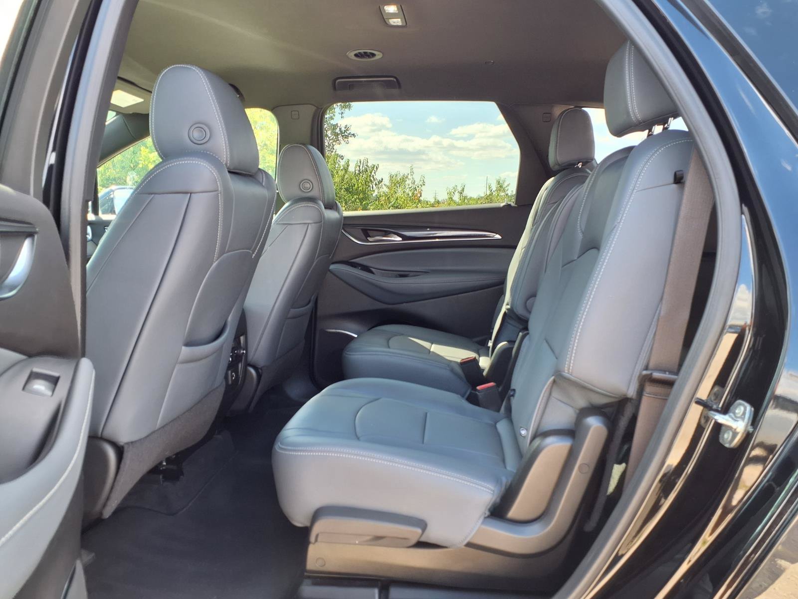 Used 2024 Buick Enclave Essence FWD image 23