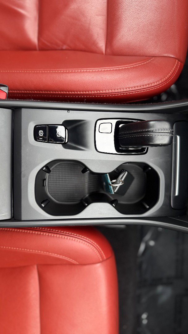 Used 2019 Volvo XC40 T5 Momentum image 23