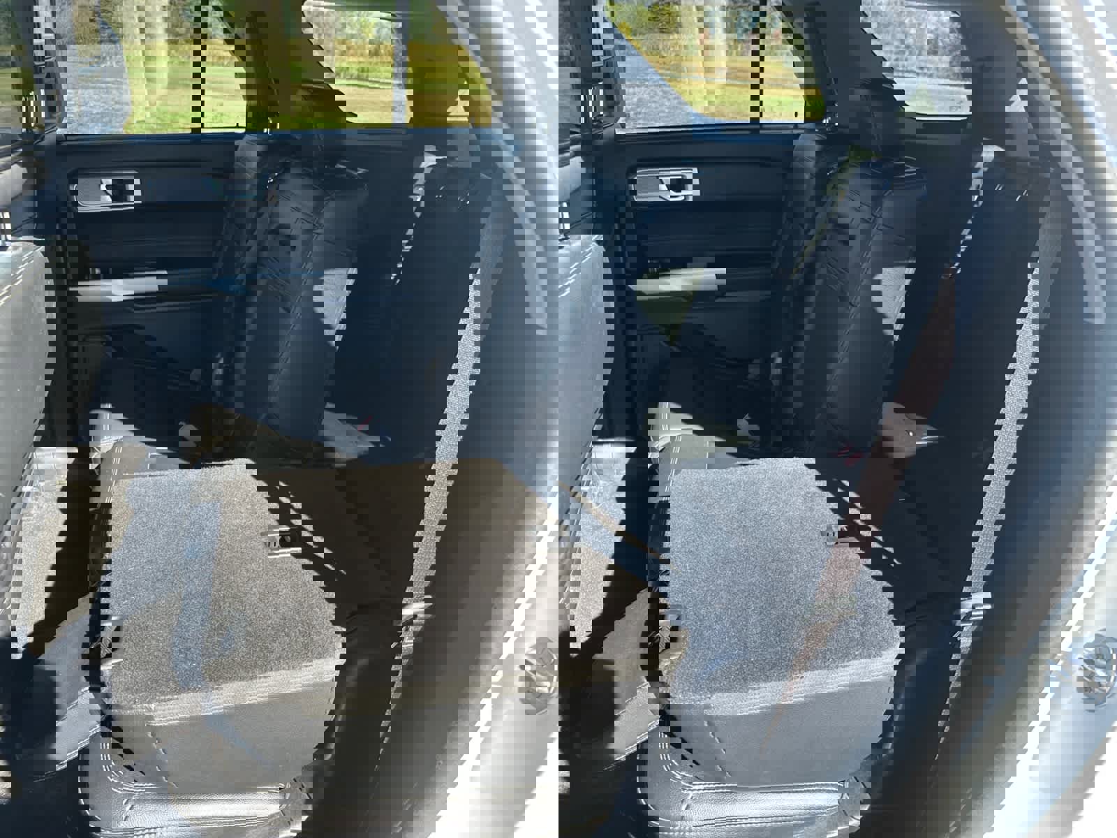 Certified 2022 Ford Explorer Limited w/ Class IV Trailer Tow Package image 16