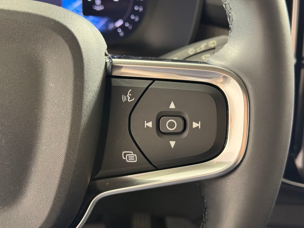 Certified 2023 Volvo XC40 B5 Core w/ Convenience Package AWD/4WD image 28