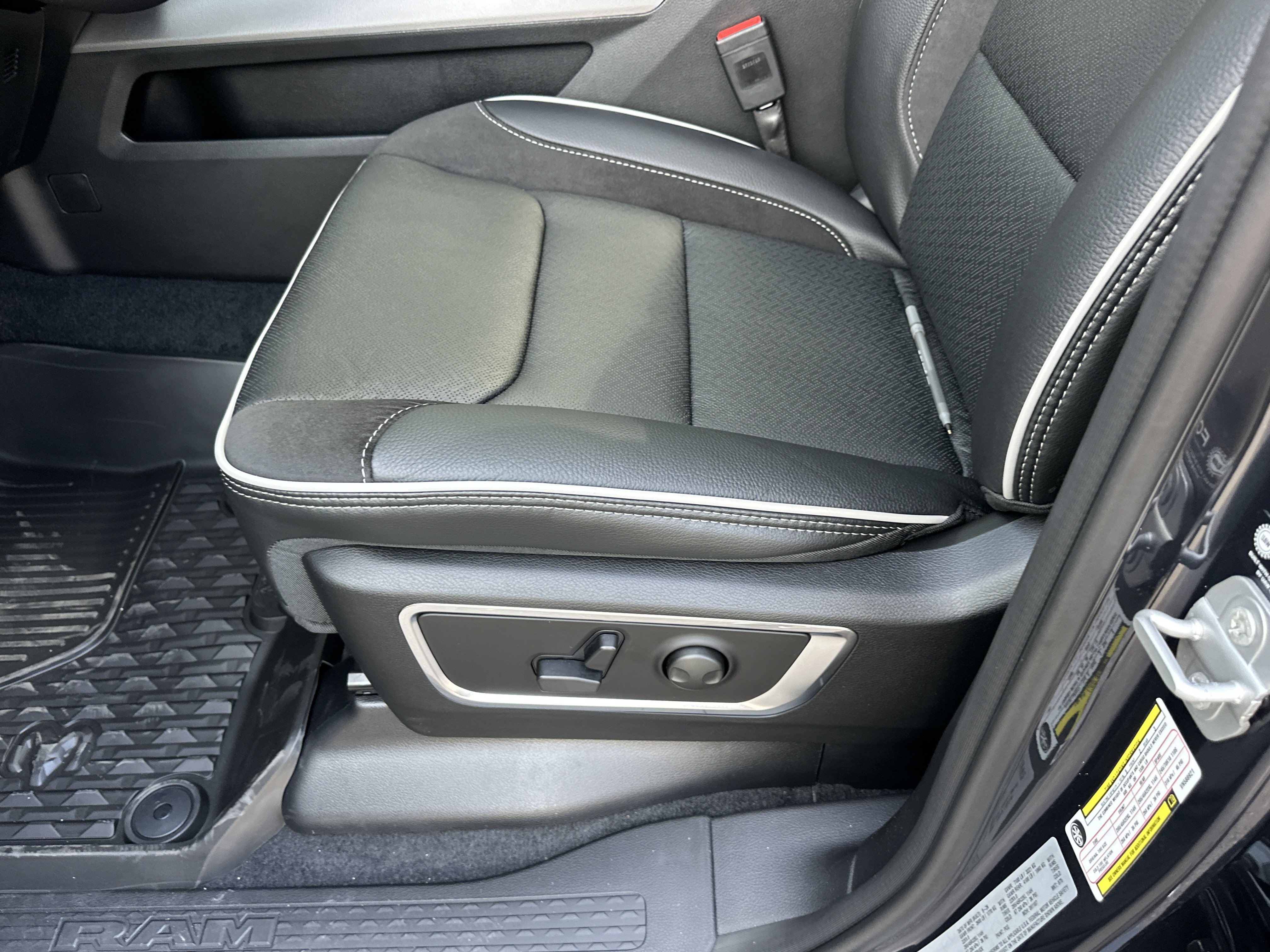New 2027 RAM 1500 Laramie AWD/4WD image 29