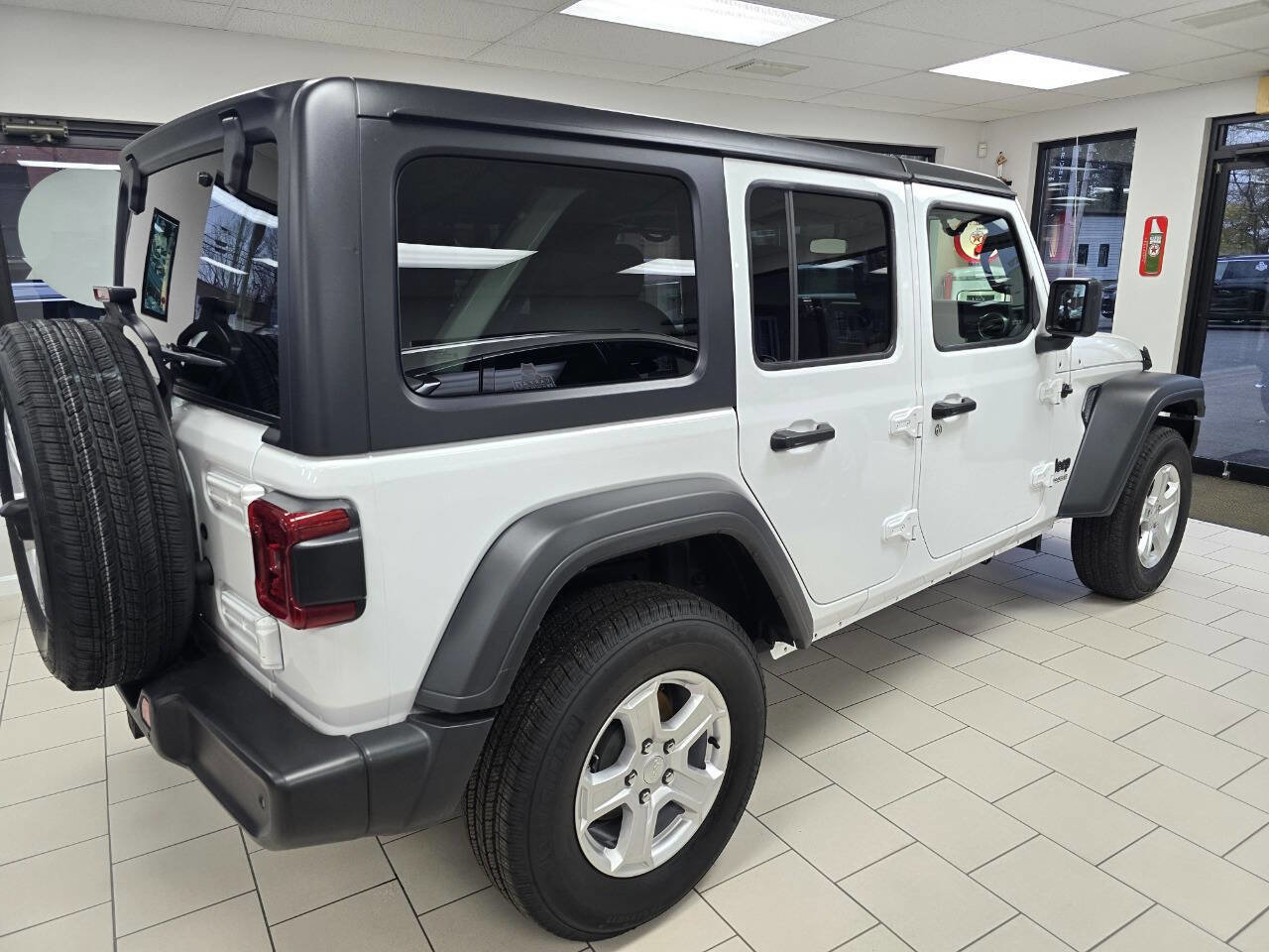 Used 2022 Jeep Wrangler Unlimited Sport image 13