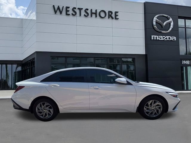 Used 2024 Hyundai Elantra SEL FWD image 2