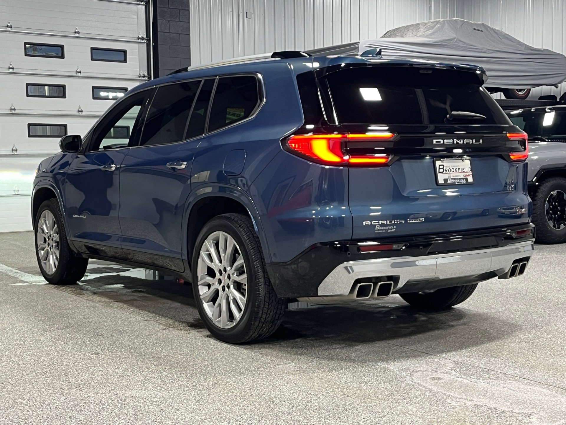 Certified 2025 GMC Acadia Denali w/ Super Cruise Package image 3