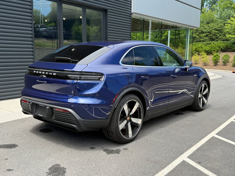 New 2025 Porsche Macan 4S Electric AWD/4WD image 7